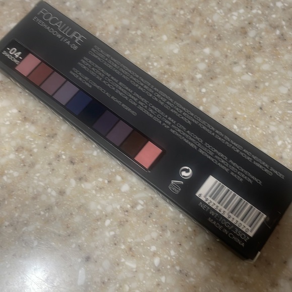 FOCALLURE 10 Colors Eyeshadow Pallete- 04 - Picture 4 of 4